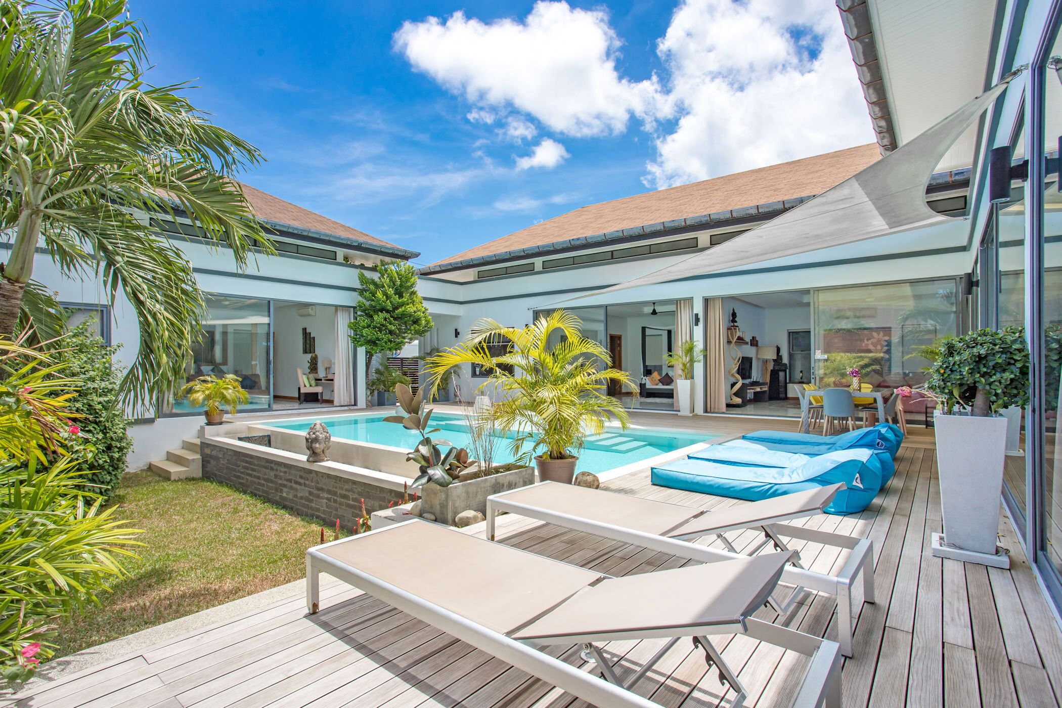 Kolam renang outdoor