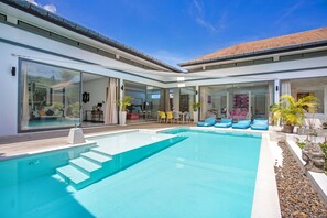 Piscine extérieure
