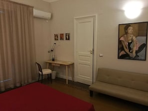 4 bedrooms, desk, free WiFi, bed sheets