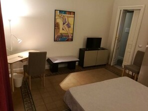 4 bedrooms, desk, free WiFi, bed sheets - Apartment in the historic center of Catania 5 minutes from the sea (Catania)