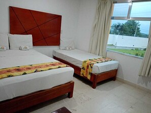 Down comforters, Tempur-Pedic beds, desk, laptop workspace - Hotel Villa Esmeralda (Yautepec)