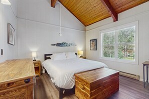 3 bedrooms, internet, bed sheets