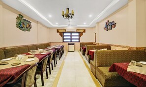 Restaurant - Treebo Eagle Executive (Pune)