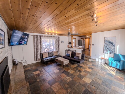 Mountain-side home base with fireplace, WiFi, full kitchen & patio with firepit