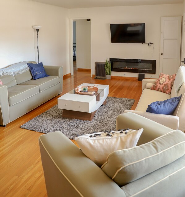 智能电视、壁炉