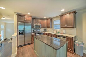 Fridge, microwave, stovetop, dishwasher