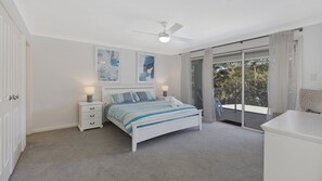 4 bedrooms, iron/ironing board, free WiFi, bed sheets