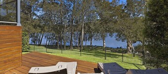 Avoca Beach Lakehouse - 450m walk to Avoca Beach