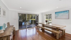 Dining - Avoca Beach Lakehouse - 450m walk to Avoca Beach (Avoca Beach)