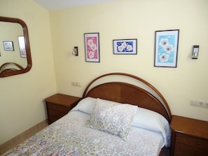 3 bedrooms, iron/ironing board, bed sheets