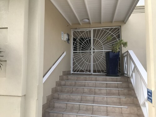 411 Mistle Cove - Spacious beachfront apartment with large ocean facing balcony 