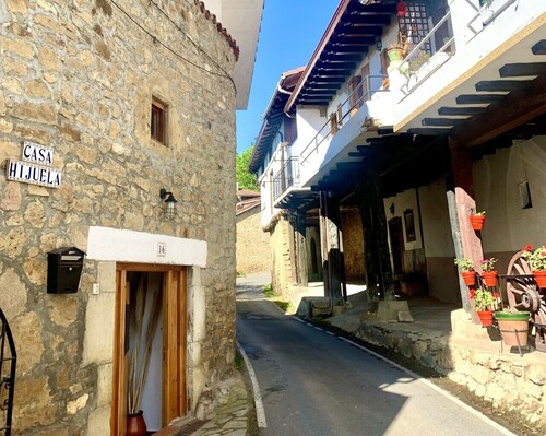 4 bedrooms, 2 bathrooms, 80m2 terrace with views, office and children playroom 