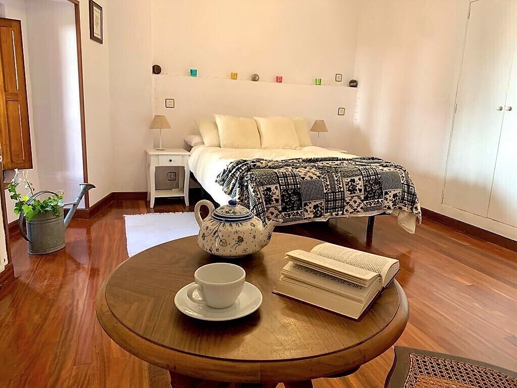 4 slaapkamers, een bureau, een strijkplank/strijkijzer, gratis wifi