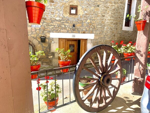 Exterior detail - 4 bedrooms, 2 bathrooms, 80m2 terrace with views, office and children playroom  (Concejero)