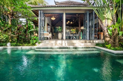 Where Art & Relaxation Meet in Tropical Paradise