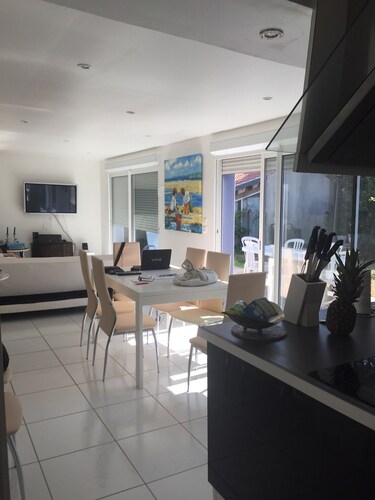 Listed house 5 min walk from beach and shops