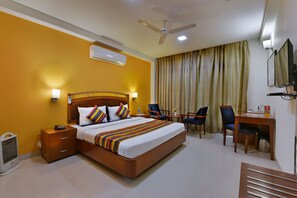 Egyptian cotton sheets, premium bedding, Select Comfort beds, desk - Hotel Admire inn NFC By ASPL (New Delhi)