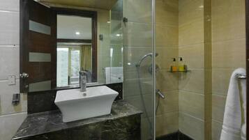 Executive Room, 1 Bedroom | Bathroom | Shower, rainfall showerhead, designer toiletries, towels
