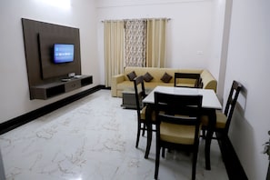 Living room - Yellow Leaf (Narendranagar)