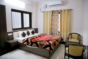 Free WiFi, wheelchair access - Yellow Leaf (Narendranagar)