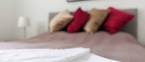 1 dormitorio, tabla de planchar con plancha, wifi gratis y ropa de cama