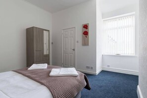 1 bedroom, iron/ironing board, free WiFi, bed sheets - Family Apartment Top Floor (Blackpool)