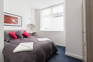 2 dormitorios, tabla de planchar con plancha, wifi gratis y ropa de cama