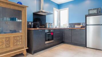 Réfrigérateur, micro-ondes, four, lave-vaisselle