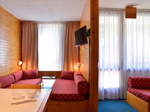 TV - Functional studio in the station center, pets allowed (Plagne Bellecôte)