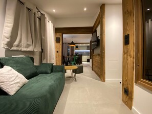 Flat-screen TV - Ski-in ski-out apartment, 2 cabins, WiFi, pets allowed (Belle Plagne)