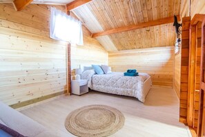 2 bedrooms, travel cot, WiFi