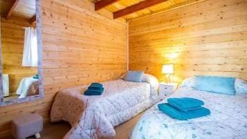 2 bedrooms, travel crib, WiFi