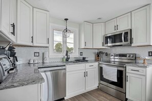 Fridge, microwave, oven, stovetop - Duckling Crossing | Beach House on the Sand (Westbrook)