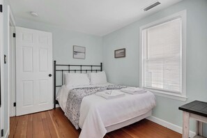 4 quartos, ferros/tábuas de passar roupa, Wi-Fi, roupa de cama