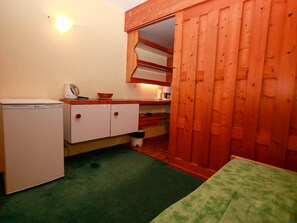 Room - Ski-to-door studio with sunny balcony (Les Arcs 1800)