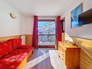 TV - Spacious and bright apartment at the foot of the slopes with balcony (Les Menuires)