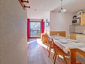 Interior - Spacious and bright apartment at the foot of the slopes with balcony (Les Menuires)