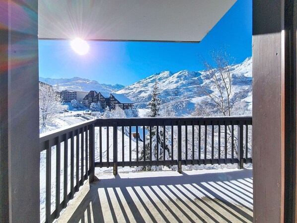 Property grounds - Spacious and bright apartment at the foot of the slopes with balcony (Les Menuires)