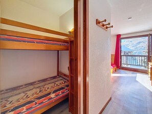 1 bedroom, WiFi - Spacious and bright apartment at the foot of the slopes with balcony (Les Menuires)