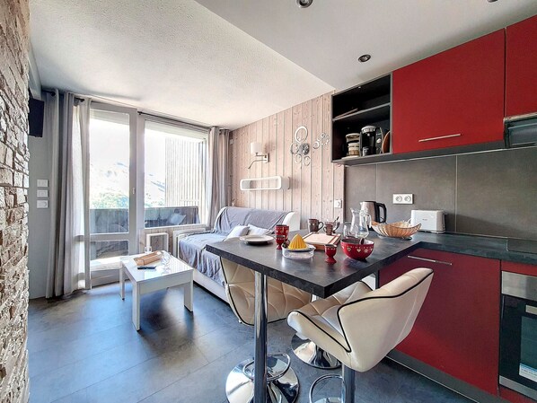 Interior - Modern renovated apartment at the foot of the slopes with balcony (Les Menuires)