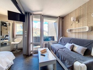 1 bedroom, WiFi, bed sheets - Modern renovated apartment at the foot of the slopes with balcony (Les Menuires)