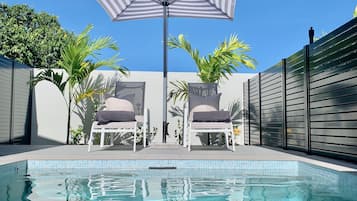 Luxury Pool Suite #2 with Sundeck | Private pool