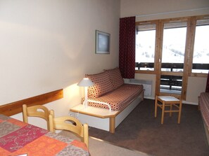TV - Cozy studio, direct slopes access, balcony, pets allowed (Belle Plagne)