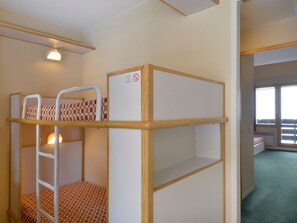 Room - Cozy studio, direct slopes access, balcony, pets allowed (Belle Plagne)