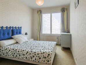2 bedrooms, iron/ironing board