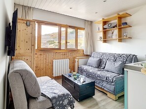 TV - Cozy studio for 2, pets allowed, ski-in ski-out (Les Menuires)