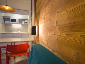 Interior - Renovated studio, ski-in/ski-out, balcony, sleeps 5 (Les Arcs 1800)
