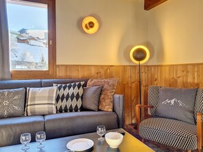 Een televisie en een dvd-speler