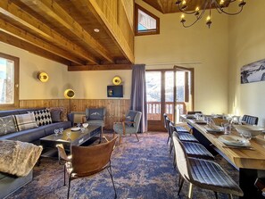 Een televisie en een dvd-speler