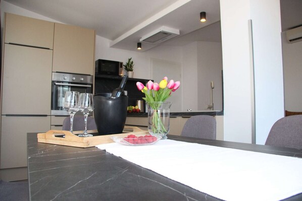 Fridge, microwave, oven, stovetop